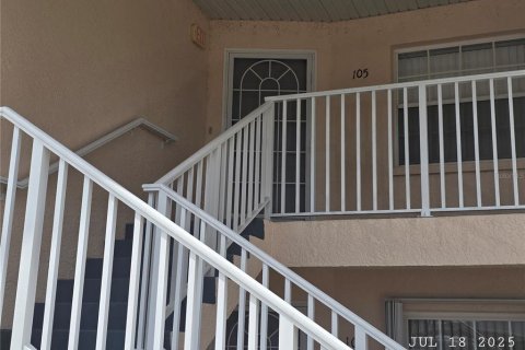 Condo in Lake Suzy, Florida, 2 bedrooms  № 1909112 - photo 4