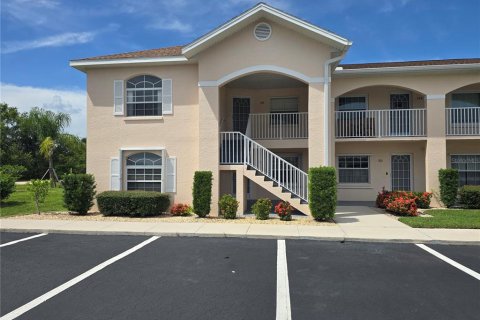 Condo in Lake Suzy, Florida, 2 bedrooms  № 1909112 - photo 1