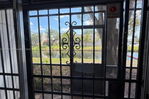 Condominio en venta en Miami, Florida, 1 dormitorio, 71.07 m2 № 1928989 - foto 11