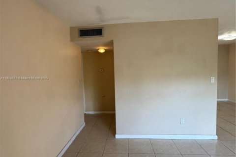 Condominio en venta en Miami, Florida, 1 dormitorio, 71.07 m2 № 1928989 - foto 12