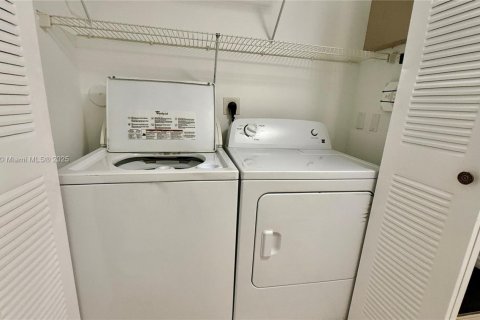 Condominio en venta en West Palm Beach, Florida, 3 dormitorios, 120.77 m2 № 2028886 - foto 12