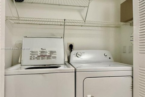 Condominio en venta en West Palm Beach, Florida, 3 dormitorios, 120.77 m2 № 2028886 - foto 13