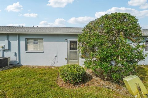 Condo in New Port Richey, Florida, 2 bedrooms  № 1669931 - photo 24
