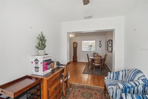 Condo in New Port Richey, Florida, 2 bedrooms  № 1669931 - photo 5