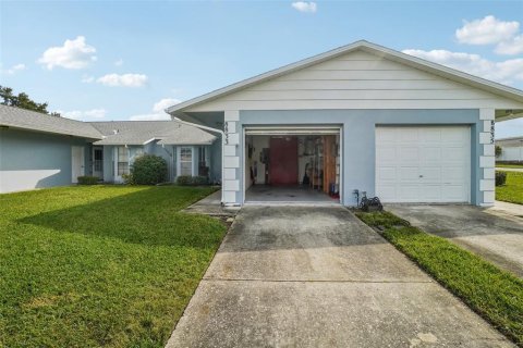 Condo in New Port Richey, Florida, 2 bedrooms  № 1669931 - photo 2