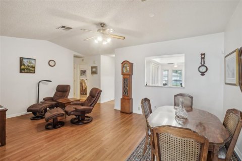 Condo in New Port Richey, Florida, 2 bedrooms  № 1669931 - photo 11