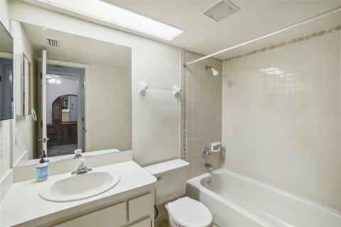 Condo in New Port Richey, Florida, 2 bedrooms  № 1669931 - photo 16
