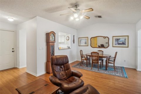 Condo in New Port Richey, Florida, 2 bedrooms  № 1669931 - photo 10