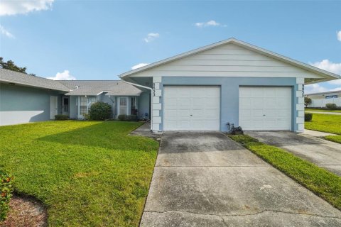 Condo in New Port Richey, Florida, 2 bedrooms  № 1669931 - photo 1