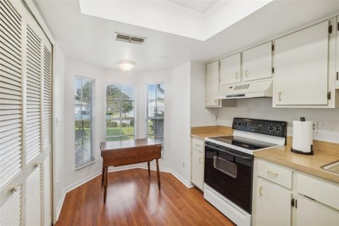 Condo in New Port Richey, Florida, 2 bedrooms  № 1669931 - photo 13
