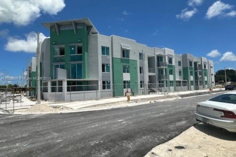 Commercial property in Miami, Florida № 1940337 - photo 3