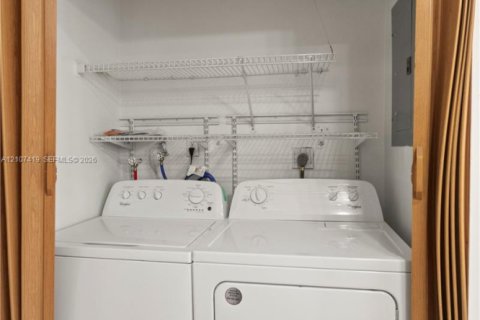 Adosado en venta en Hialeah, Florida, 3 dormitorios, 147.71 m2 № 2429974 - foto 6