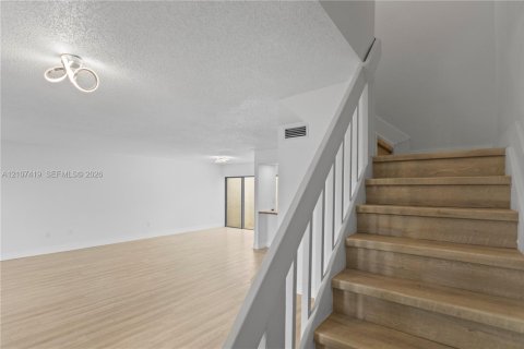 Adosado en venta en Hialeah, Florida, 3 dormitorios, 147.71 m2 № 2429974 - foto 14