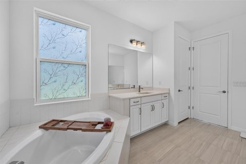 Casa en venta en Wesley Chapel, Florida, 7 dormitorios, 448.07 m2 № 2225731 - foto 28