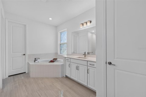 Casa en venta en Wesley Chapel, Florida, 7 dormitorios, 448.07 m2 № 2225731 - foto 26