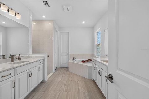 Casa en venta en Wesley Chapel, Florida, 7 dormitorios, 448.07 m2 № 2225731 - foto 25