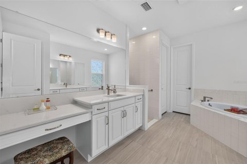 Casa en venta en Wesley Chapel, Florida, 7 dormitorios, 448.07 m2 № 2225731 - foto 24