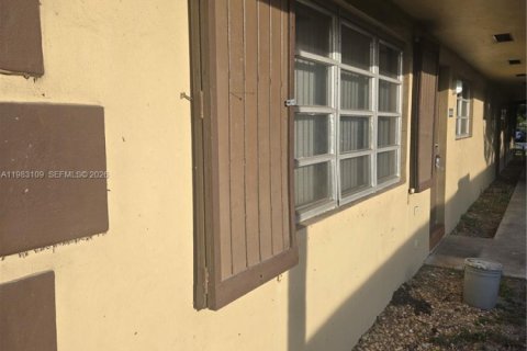 Villa ou maison à louer à Hollywood, Floride: 2 chambres, 112.23 m2 № 2049961 - photo 4