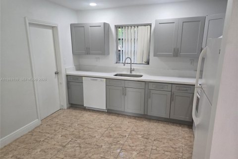 Villa ou maison à Hollywood, Floride 2 chambres, 112.23 m2 № 2049961