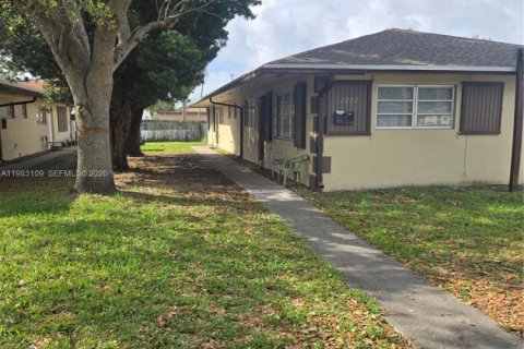 Villa ou maison à louer à Hollywood, Floride: 2 chambres, 112.23 m2 № 2049961 - photo 3