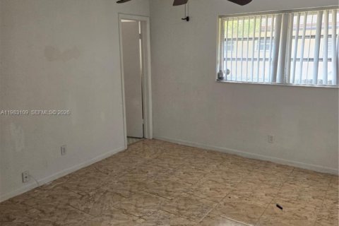 Villa ou maison à louer à Hollywood, Floride: 2 chambres, 112.23 m2 № 2049961 - photo 5