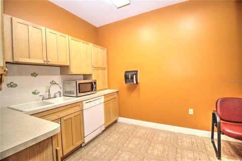 Immobilier commercial à louer à Ocala, Floride: 270.53 m2 № 2105399 - photo 5