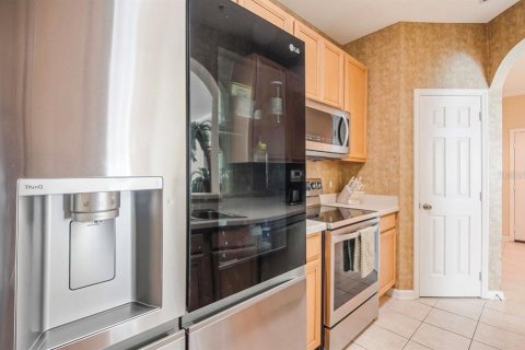 Condo in Orlando, Florida, 3 bedrooms № 2224579 - photo 8