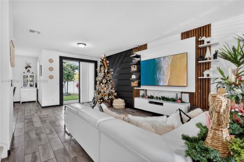 Villa ou maison à vendre à Pompano Beach, Floride: 3 chambres, 156.17 m2 № 2032495 - photo 4