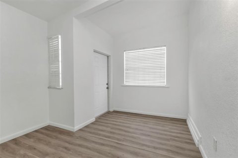 Купить виллу или дом в Порт-Шарлотт, Флорида 4 комнаты, 186.64м2, № 2203740 - фото 6