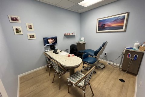 Immobilier commercial à louer à Gibsonton, Floride: 911.84 m2 № 2143920 - photo 12