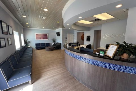 Immobilier commercial à louer à Gibsonton, Floride: 911.84 m2 № 2143920 - photo 4
