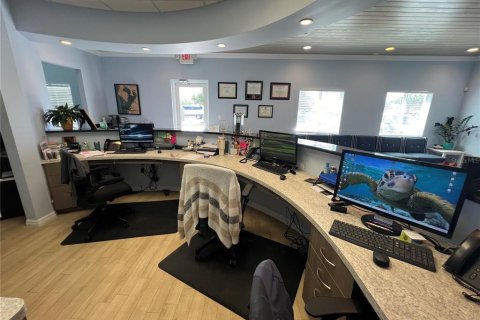 Immobilier commercial à louer à Gibsonton, Floride: 911.84 m2 № 2143920 - photo 6