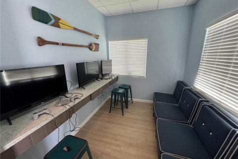 Immobilier commercial à louer à Gibsonton, Floride: 911.84 m2 № 2143920 - photo 10