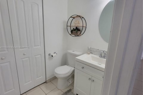 House in Homestead, Florida 3 bedrooms, 191.19 sq.m. № 1708336 - photo 17