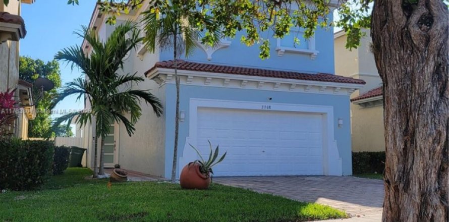 House in Homestead, Florida 3 bedrooms, 191.19 sq.m. № 1708336