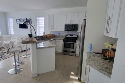 House in Homestead, Florida 3 bedrooms, 191.19 sq.m. № 1708336 - photo 12