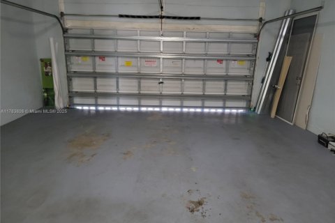 House in Homestead, Florida 3 bedrooms, 191.19 sq.m. № 1708336 - photo 27