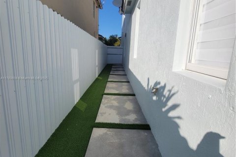House in Homestead, Florida 3 bedrooms, 191.19 sq.m. № 1708336 - photo 23
