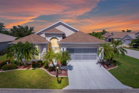 House in Port Charlotte, Florida 2 bedrooms, 164.9 sq.m. № 1734790 - photo 1