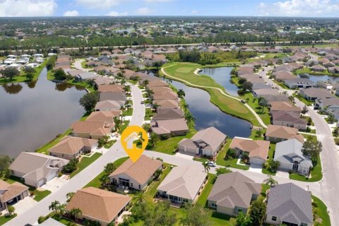 House in Port Charlotte, Florida 2 bedrooms, 164.9 sq.m. № 1734790 - photo 25