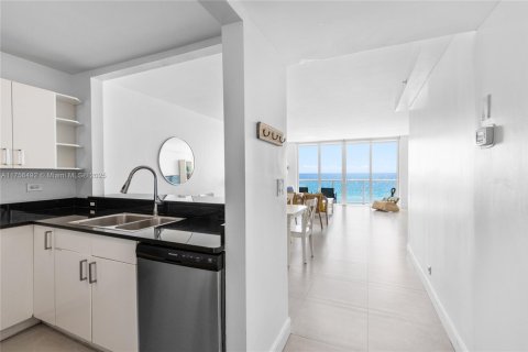 Copropriété à vendre à Miami Beach, Floride: 2 chambres, 122.63 m2 № 1957576 - photo 10