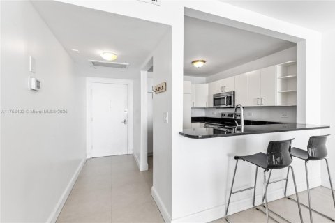 Copropriété à vendre à Miami Beach, Floride: 2 chambres, 122.63 m2 № 1957576 - photo 19