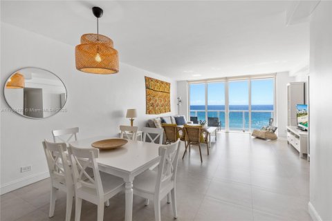 Copropriété à vendre à Miami Beach, Floride: 2 chambres, 122.63 m2 № 1957576 - photo 1