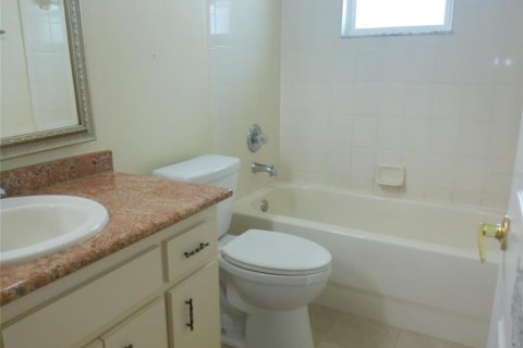 House in Lakeland, Florida 3 bedrooms, 133.69 sq.m. № 2200591 - photo 25
