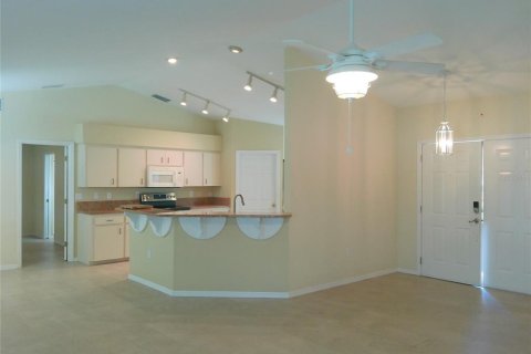 House in Lakeland, Florida 3 bedrooms, 133.69 sq.m. № 2200591 - photo 9