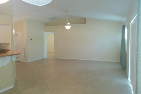 House in Lakeland, Florida 3 bedrooms, 133.69 sq.m. № 2200591 - photo 11