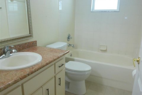 House in Lakeland, Florida 3 bedrooms, 133.69 sq.m. № 2200591 - photo 22