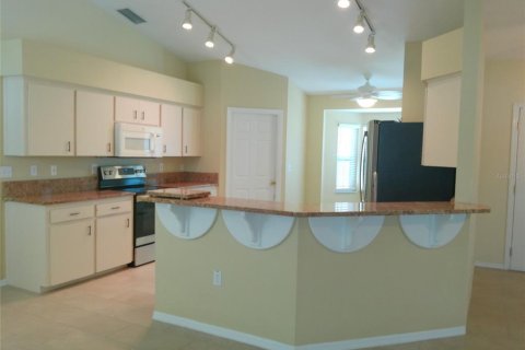 House in Lakeland, Florida 3 bedrooms, 133.69 sq.m. № 2200591 - photo 3