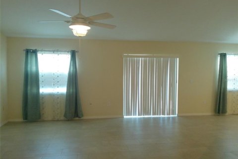House in Lakeland, Florida 3 bedrooms, 133.69 sq.m. № 2200591 - photo 13