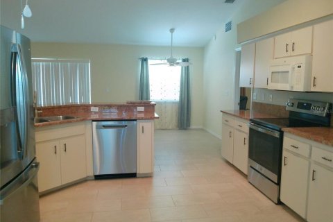 House in Lakeland, Florida 3 bedrooms, 133.69 sq.m. № 2200591 - photo 7